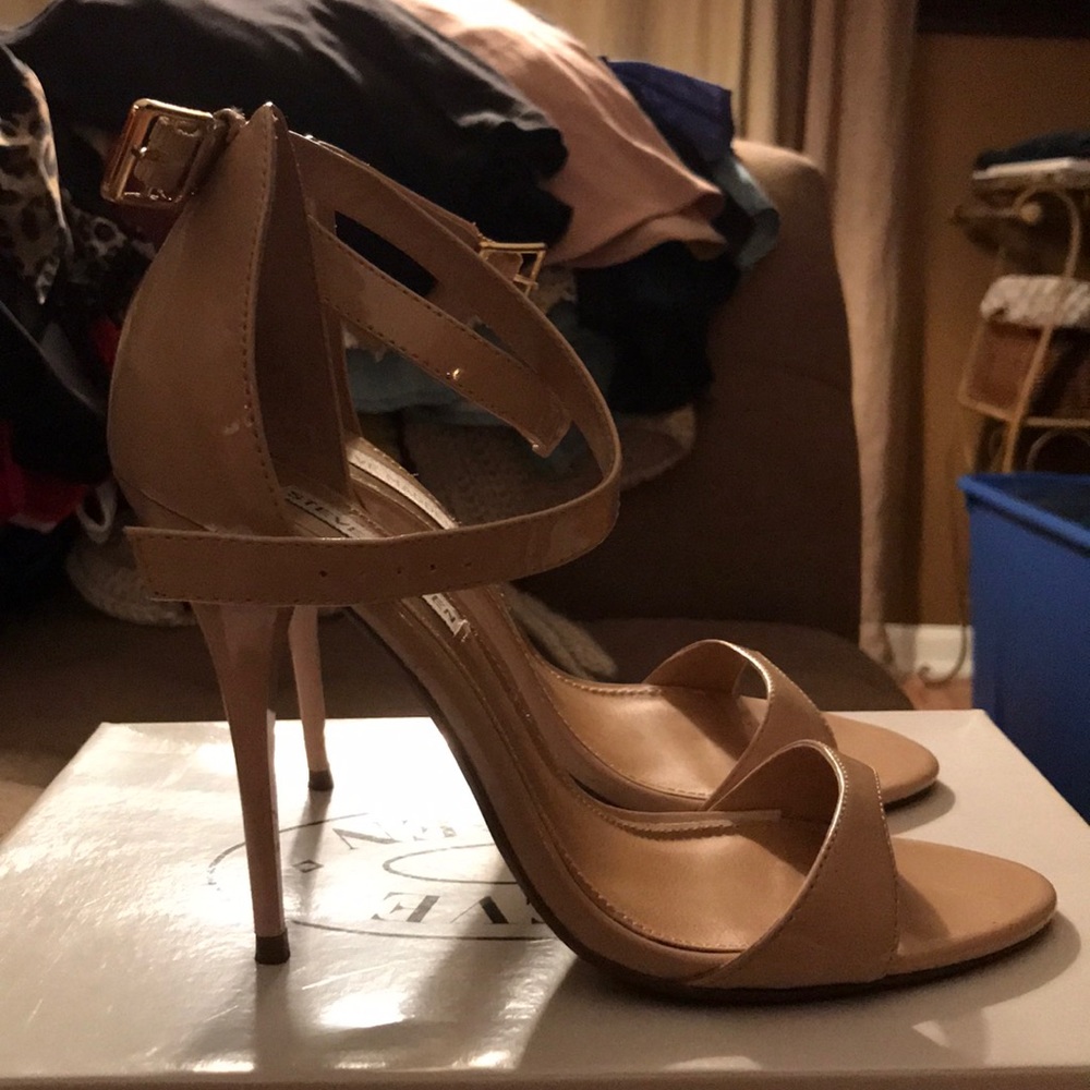 Steve Madden Bittyy fawn Patent shoe